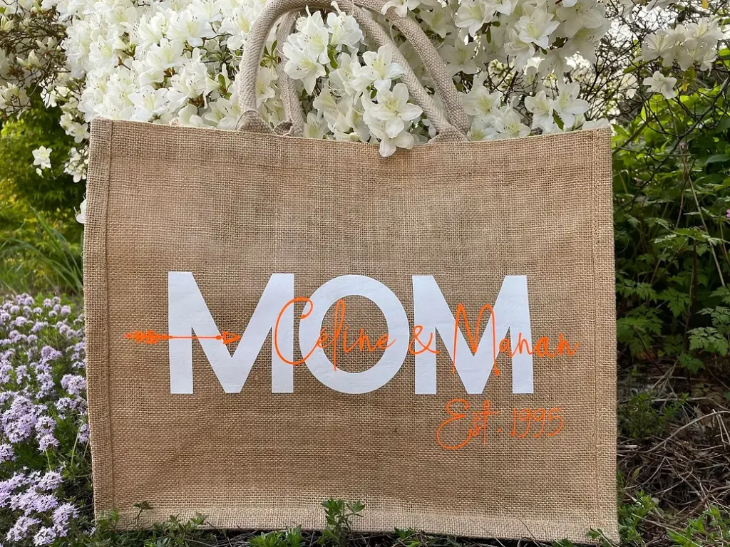 Sac en toile de jute "MOM est... " 