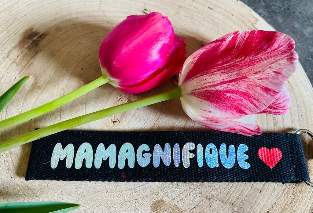 Porte-clés "Mamagnifique" (Rouge, Rose pailletés)