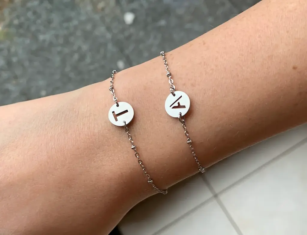 Bracelet "lettre" en acier inoxydable (A)